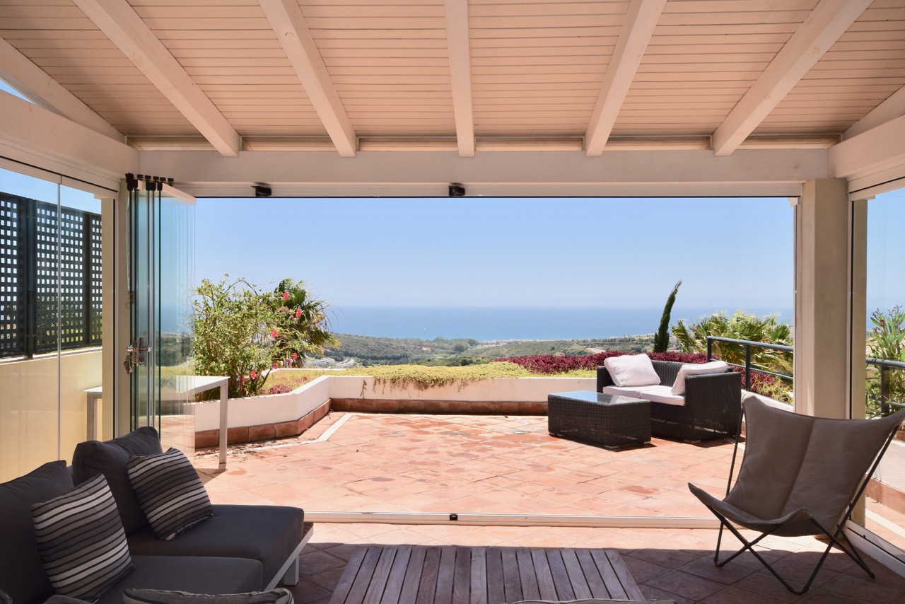 Luxusapartment mit Panoramablick auf das Meer und Blick auf die Finca Cortesin