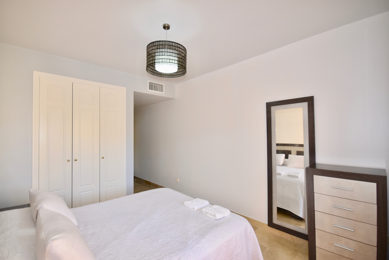 Beautiful and spacious 2 bedroom apartment in La Duquesa
