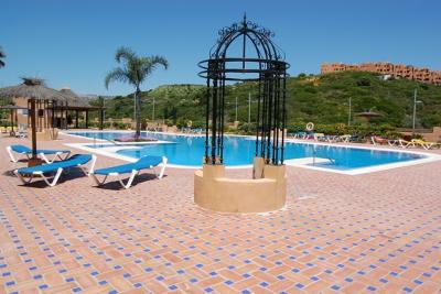 Spectacular penthouse with sea views in Duquesa
