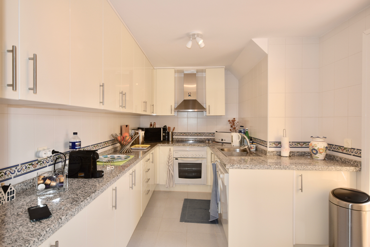 Spectacular penthouse with sea views in Duquesa
