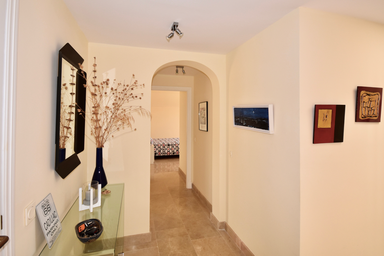Spectacular penthouse with sea views in Duquesa