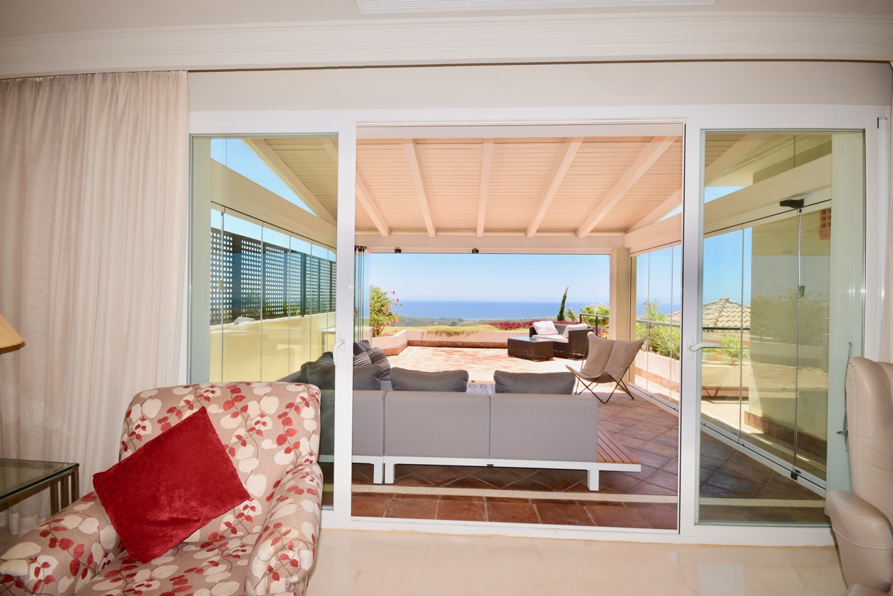 Luxusapartment mit Panoramablick auf das Meer und Blick auf die Finca Cortesin