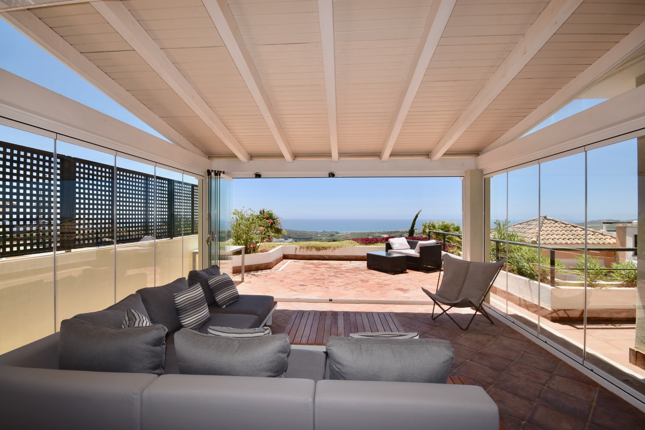 Luxury apartment with panoramic sea view overlooking Finca Cortesin