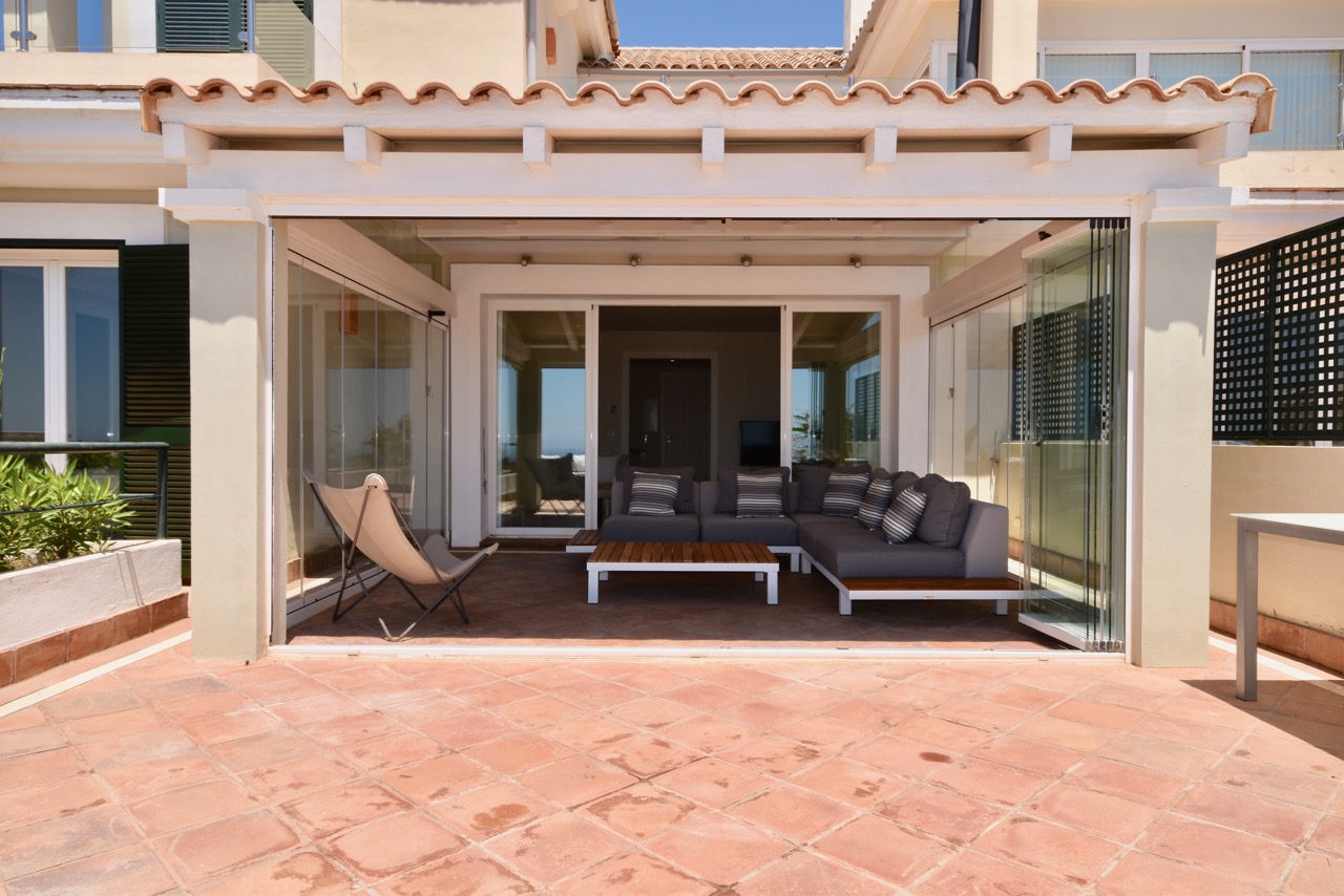 Luxusapartment am Golfplatz Doña Julia mit Panoramablick auf das Mittelmeer
