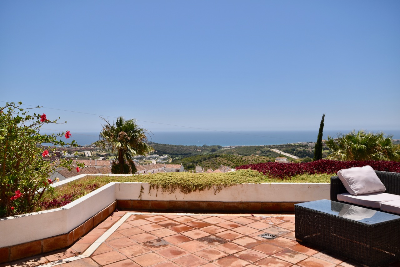 Luxury apartment with panoramic sea view overlooking Finca Cortesin