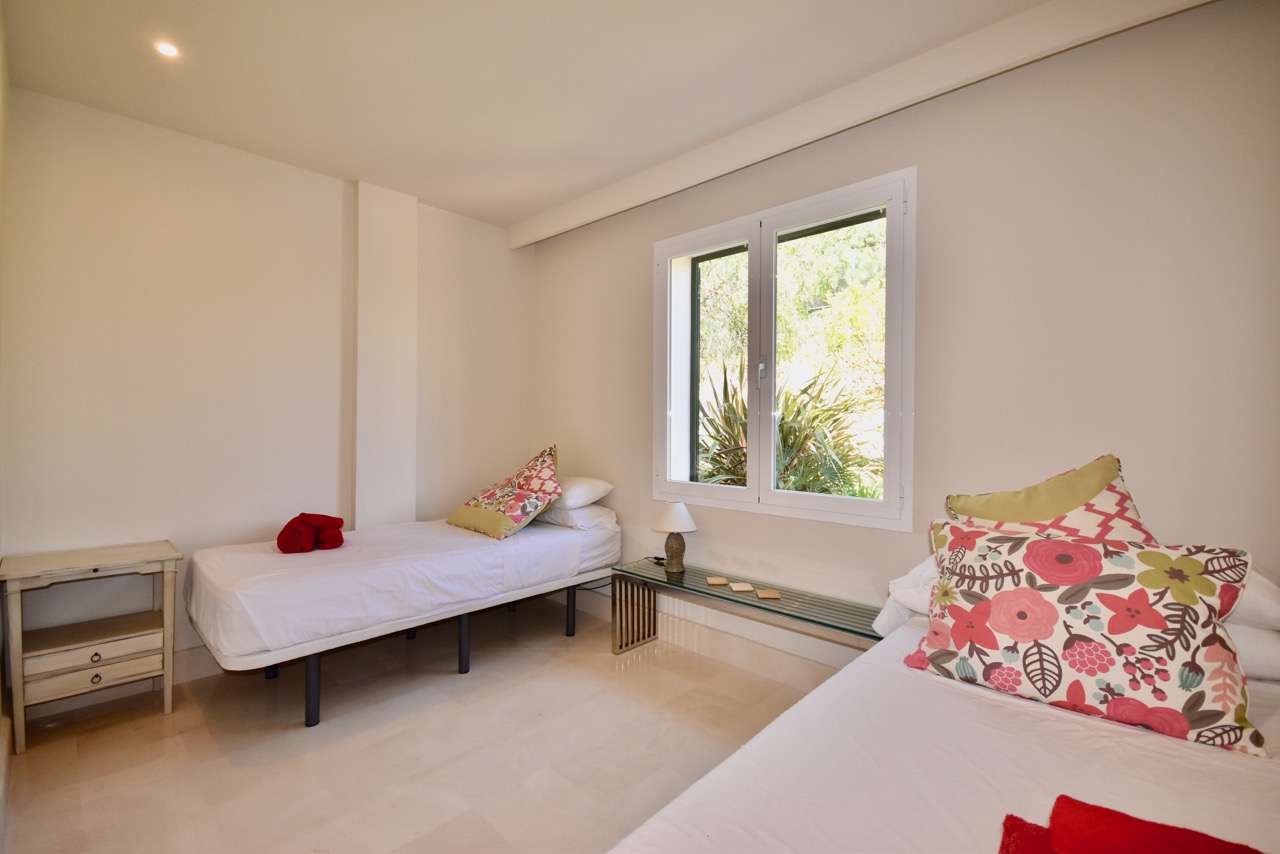 Apartamento de lujo con vistas panorámicas al mar con vistas a Finca Cortesin