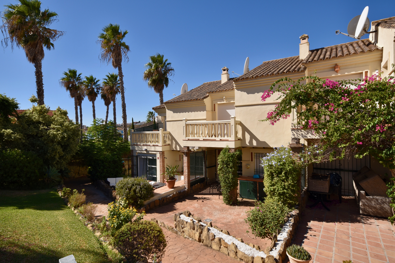 Lovely townhouse with 3 bedrooms at Duquesa Golf