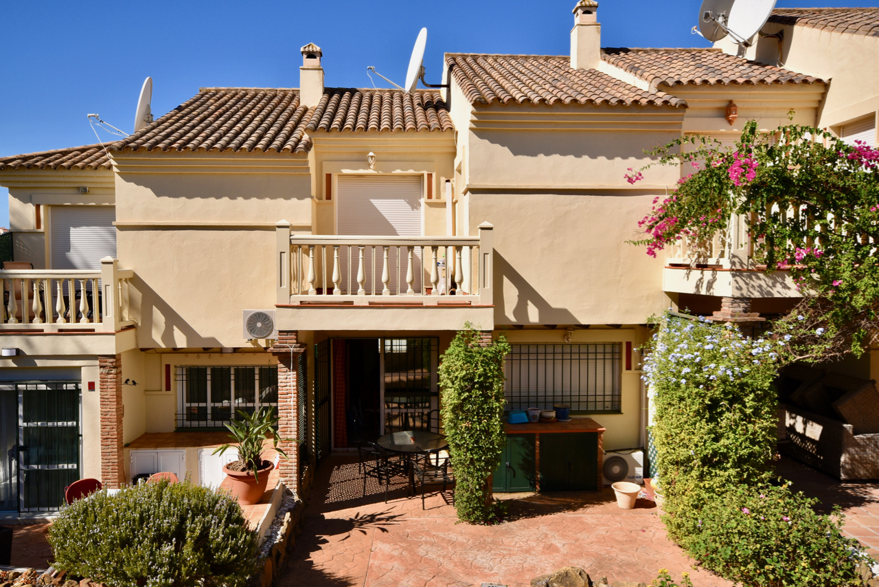 Lovely townhouse with 3 bedrooms at Duquesa Golf