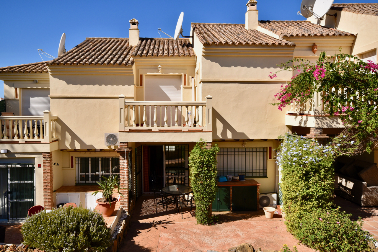 Preciosa casa adosada con 3 dormitorios en Duquesa Golf