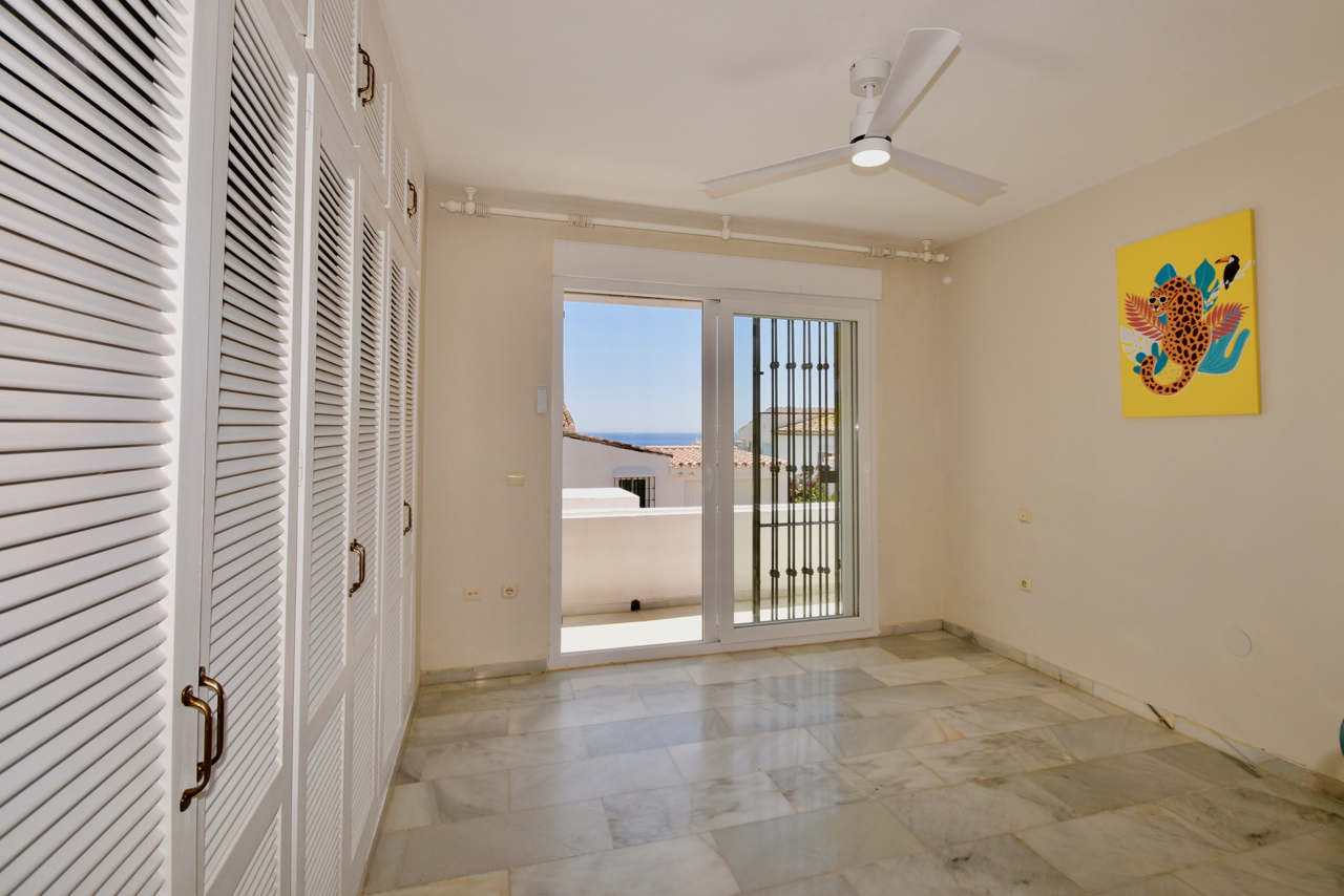 Stylish ground floor apartment recently refurbished close to the Marina de la Duquesa
