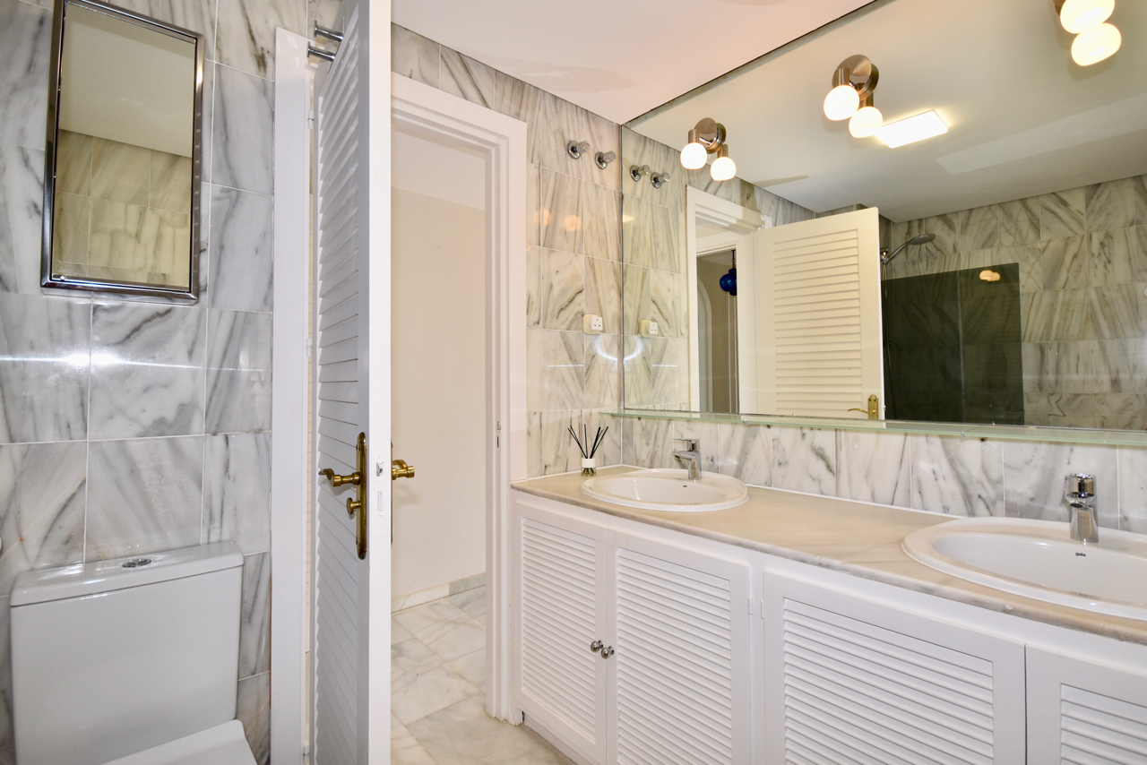 Stylish ground floor apartment recently refurbished close to the Marina de la Duquesa