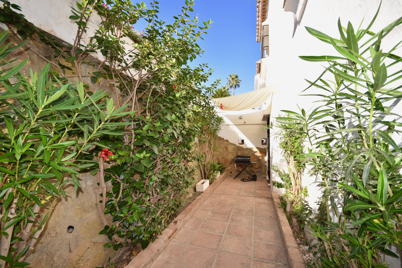 Stylish ground floor apartment recently refurbished close to the Marina de la Duquesa