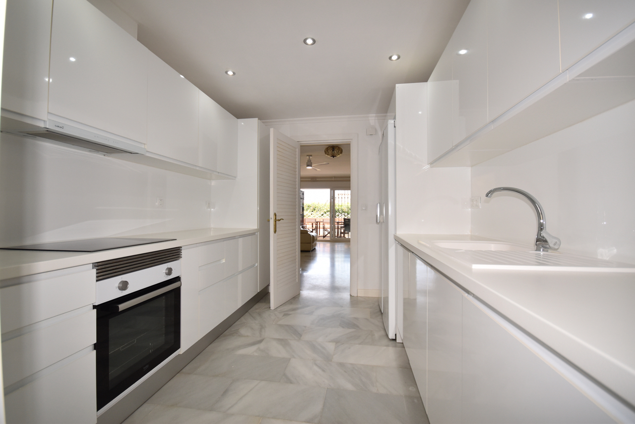 Stylish ground floor apartment recently refurbished close to the Marina de la Duquesa