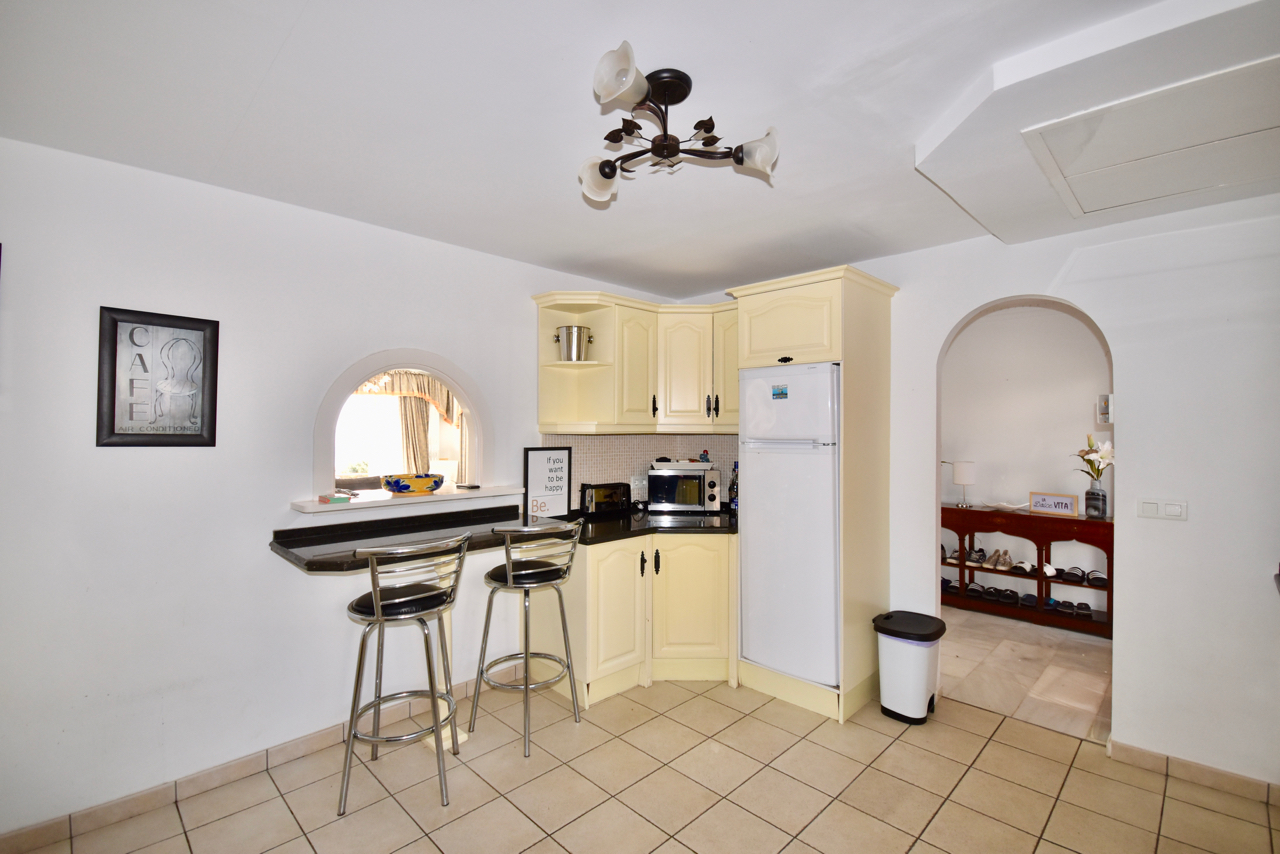Villa in prime location, front-line golf, with stunning sea views in Duquesa!