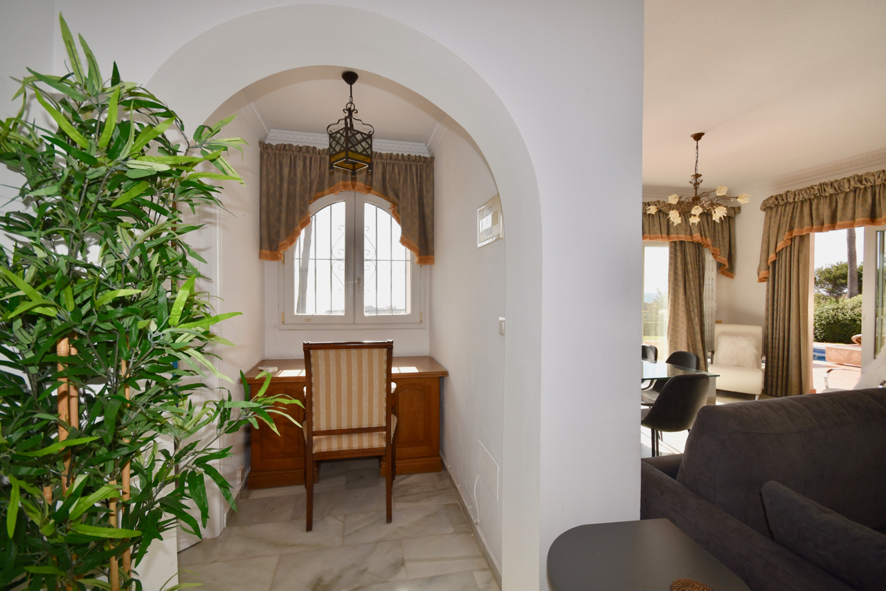 Villa in prime location, front-line golf, with stunning sea views in Duquesa!