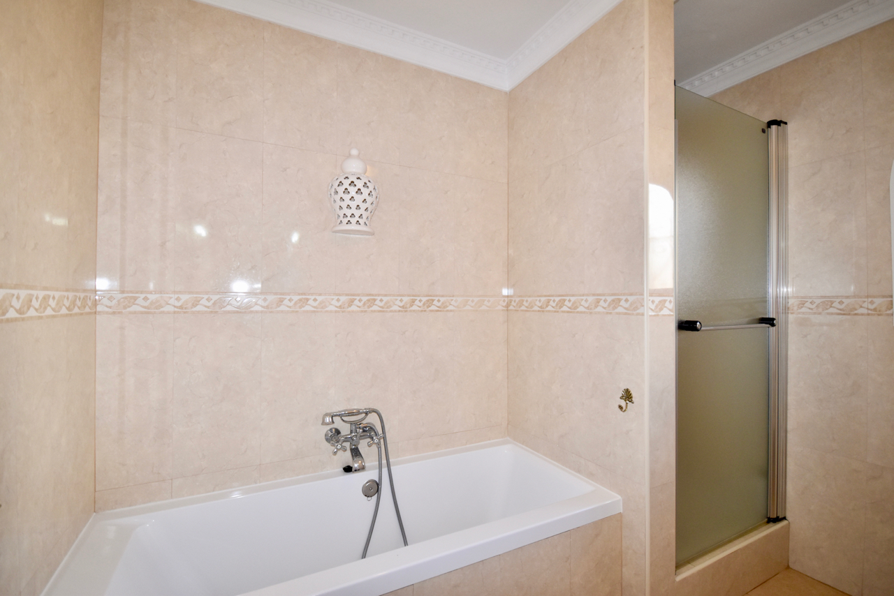 Villa in prime location, front-line golf, with stunning sea views in Duquesa!