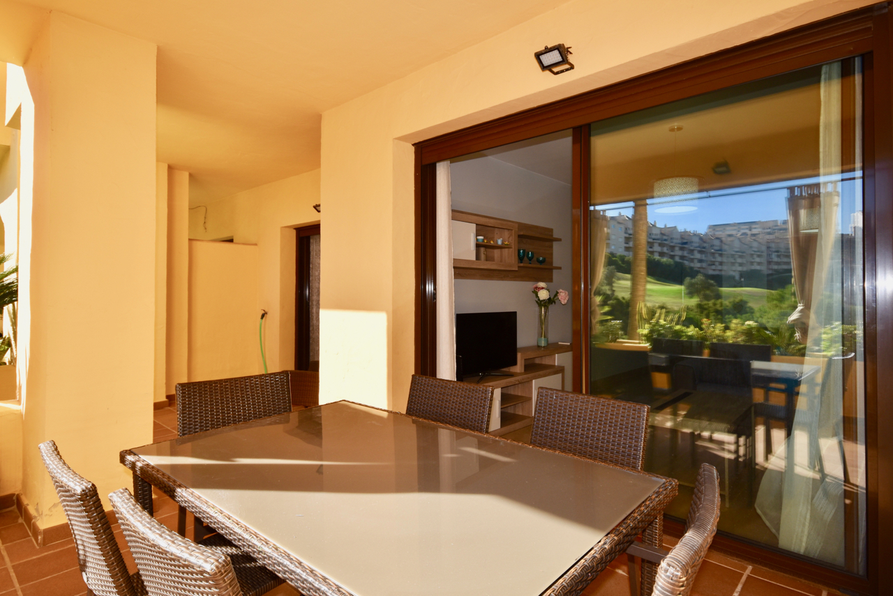 Beautiful and spacious 2 bedroom apartment in La Duquesa