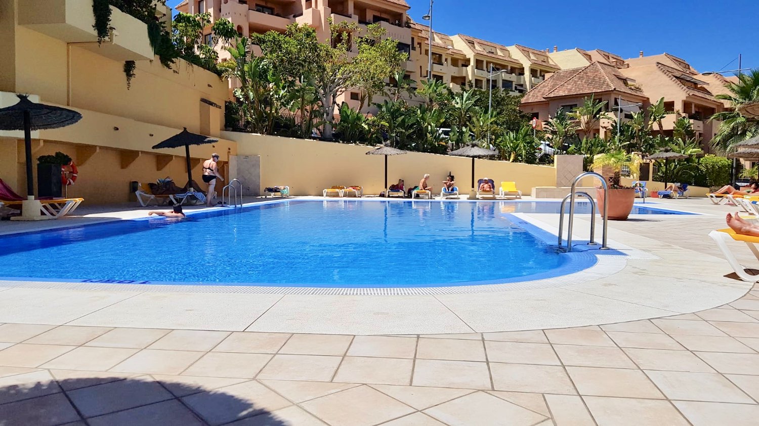 Beautiful and spacious 2 bedroom apartment in La Duquesa