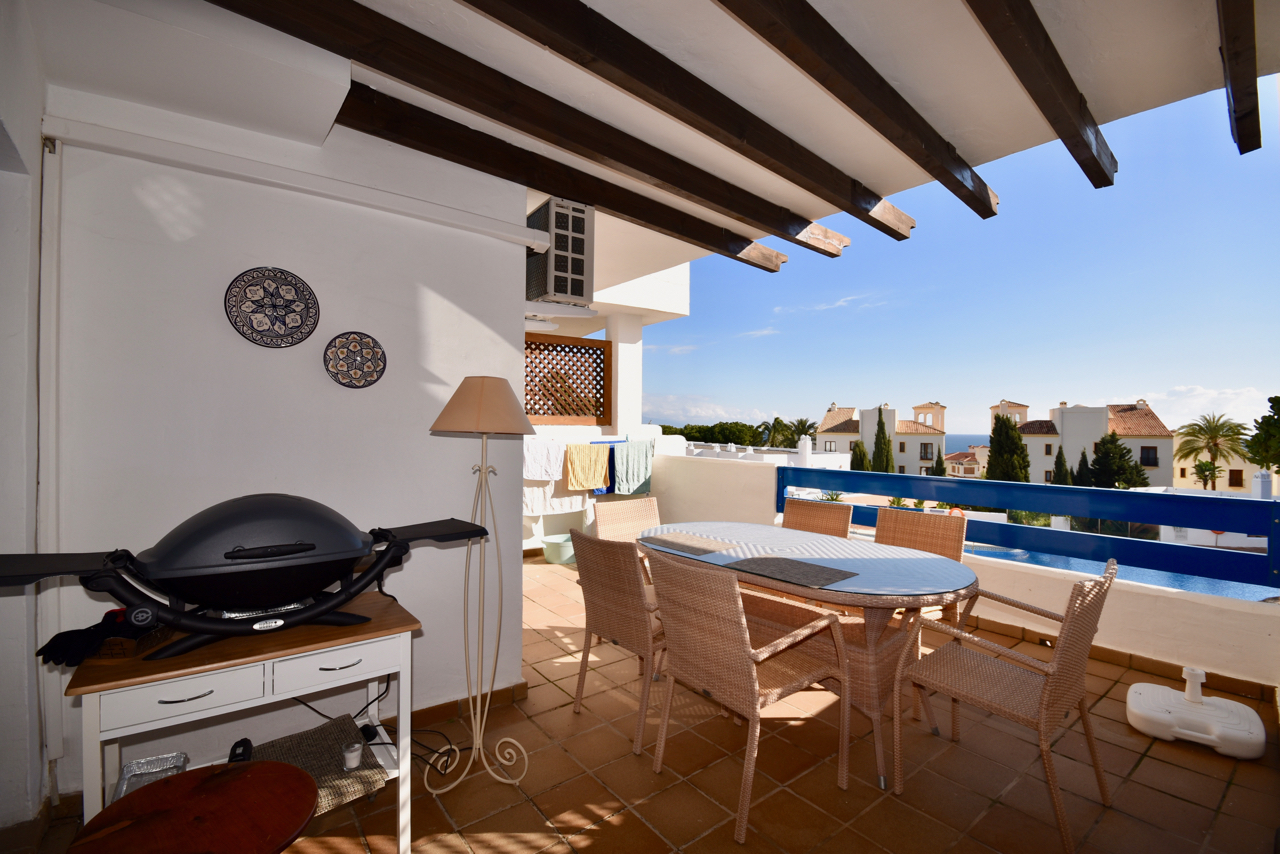 Modern and well-kept apartment with sea views in Duquesa Suites