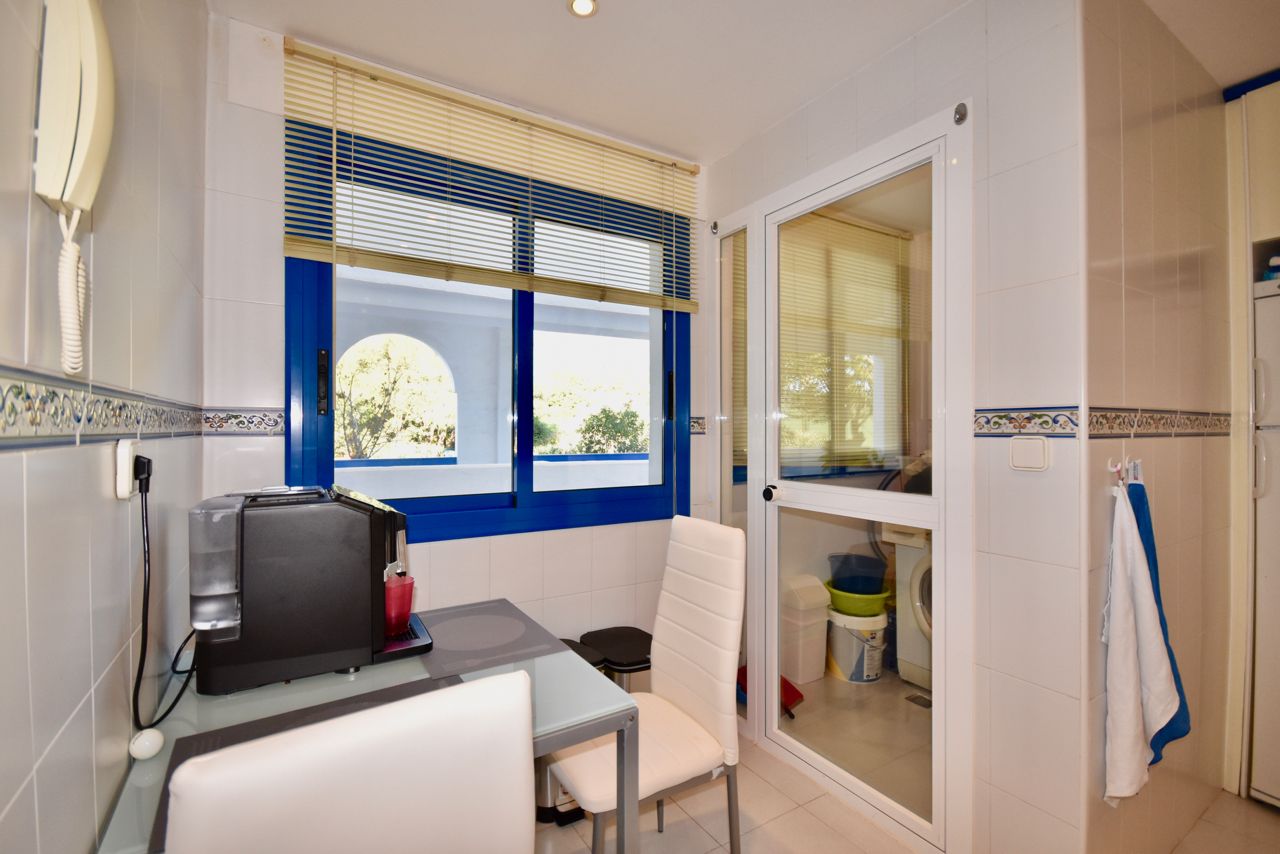 Moderne und gepflegte Wohnung mit Meerblick in Duquesa Suites