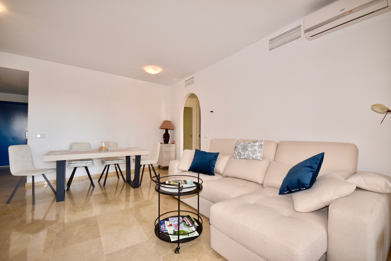 Apartamento moderno y bien mantenido con vistas al mar in Duquesa Suites