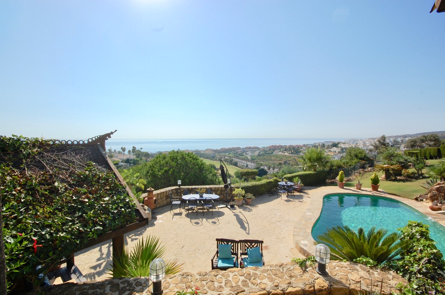 Villa de lujo con vistas al puerto deportivo, al campo de golf y al mar!