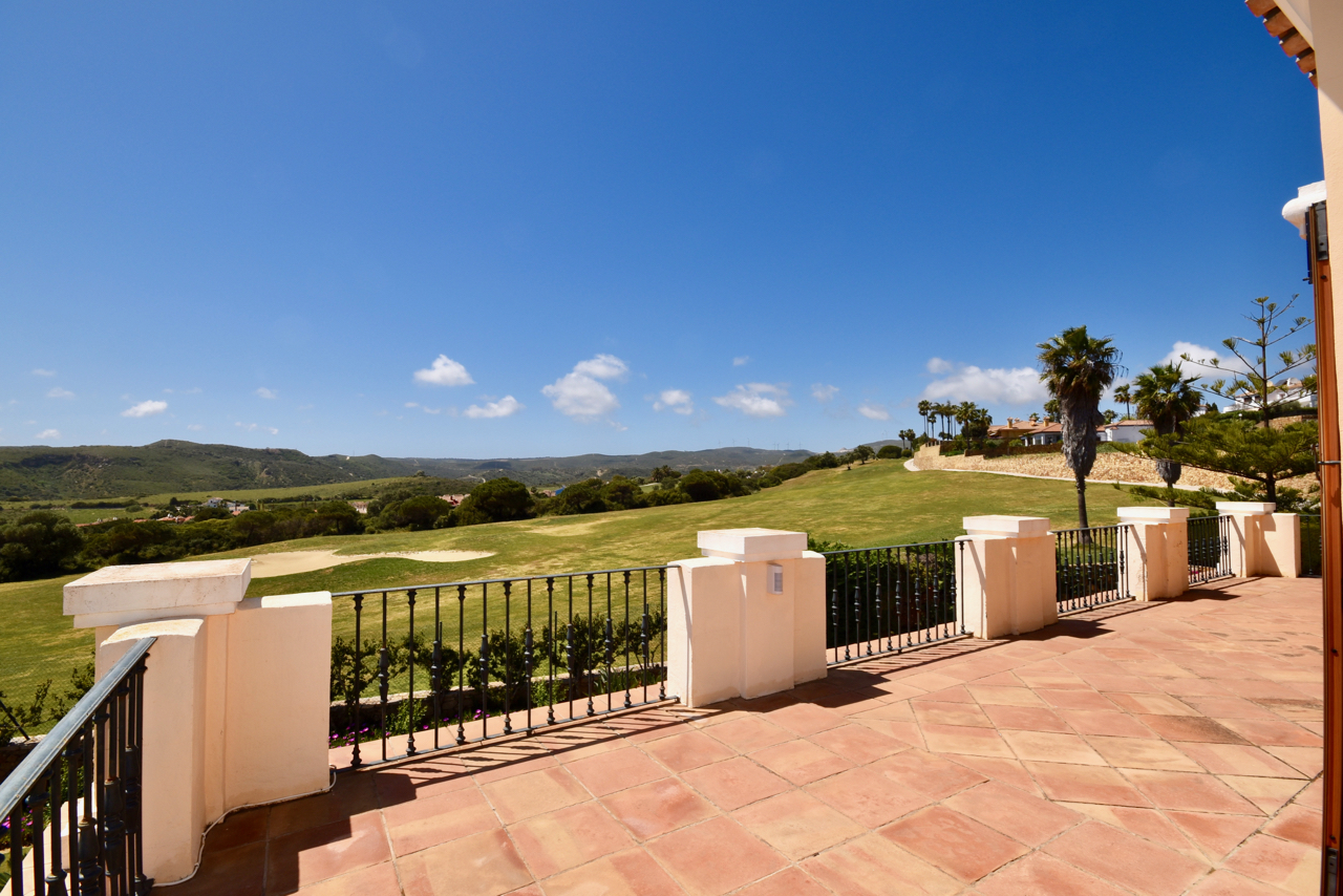 Luxuriöse Villa im andalusischen Stil mit herrlichem Garten und Meerblick in La Duquesa!