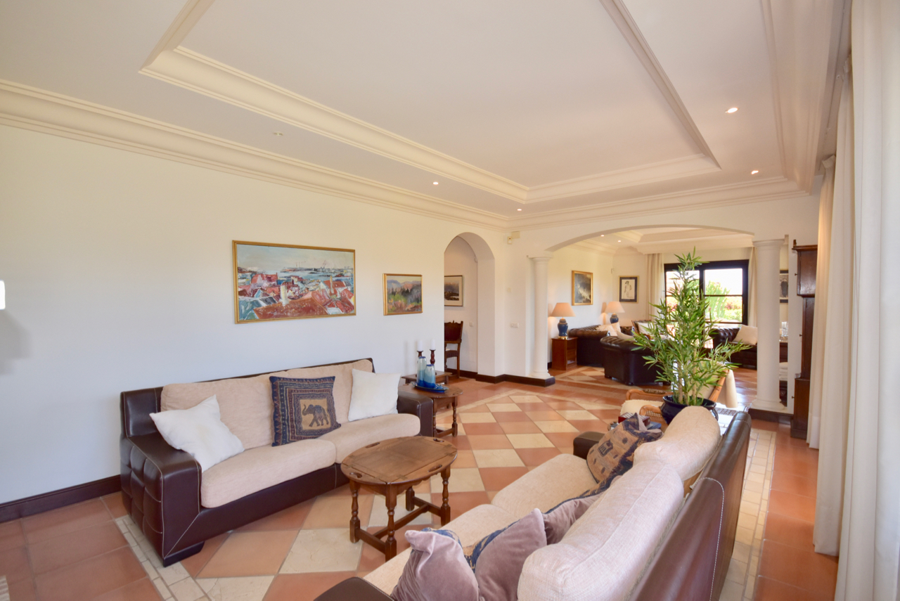 Luxuriöse Villa im andalusischen Stil mit herrlichem Garten und Meerblick in La Duquesa!