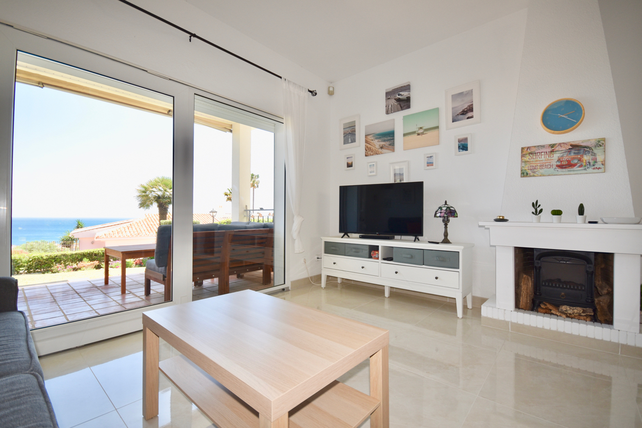 Belle maison de ville rénovée avec vue imprenable sur la mer à La Duquesa!