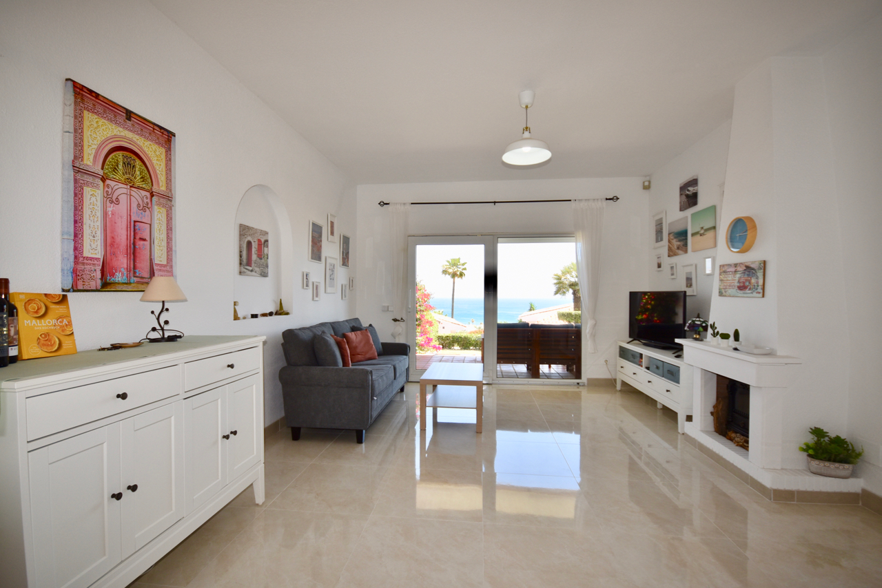 Belle maison de ville rénovée avec vue imprenable sur la mer à La Duquesa!