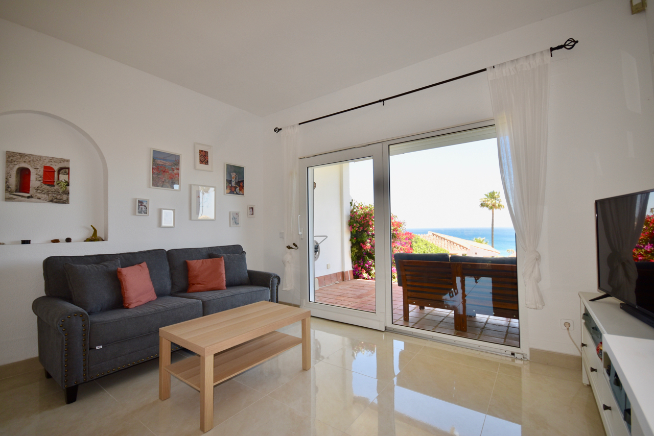 Belle maison de ville rénovée avec vue imprenable sur la mer à La Duquesa!