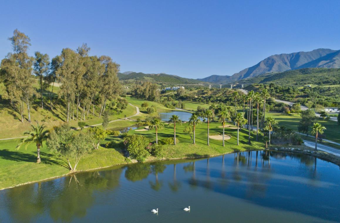 Townhouses on the frontline of Estepona Golf - Costa del Sol