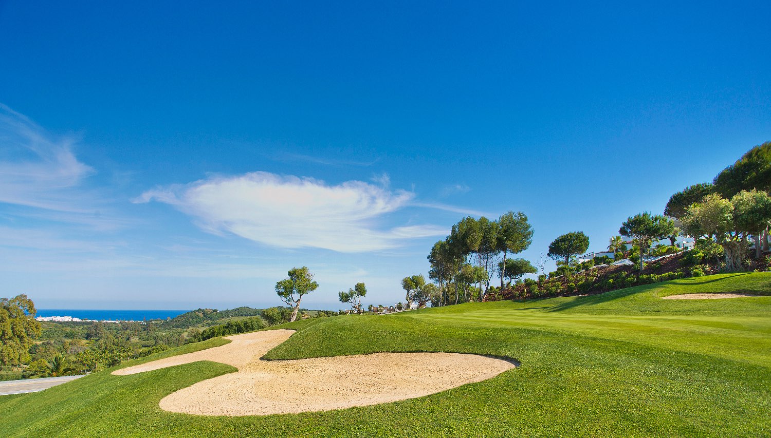Townhouses on the frontline of Estepona Golf - Costa del Sol