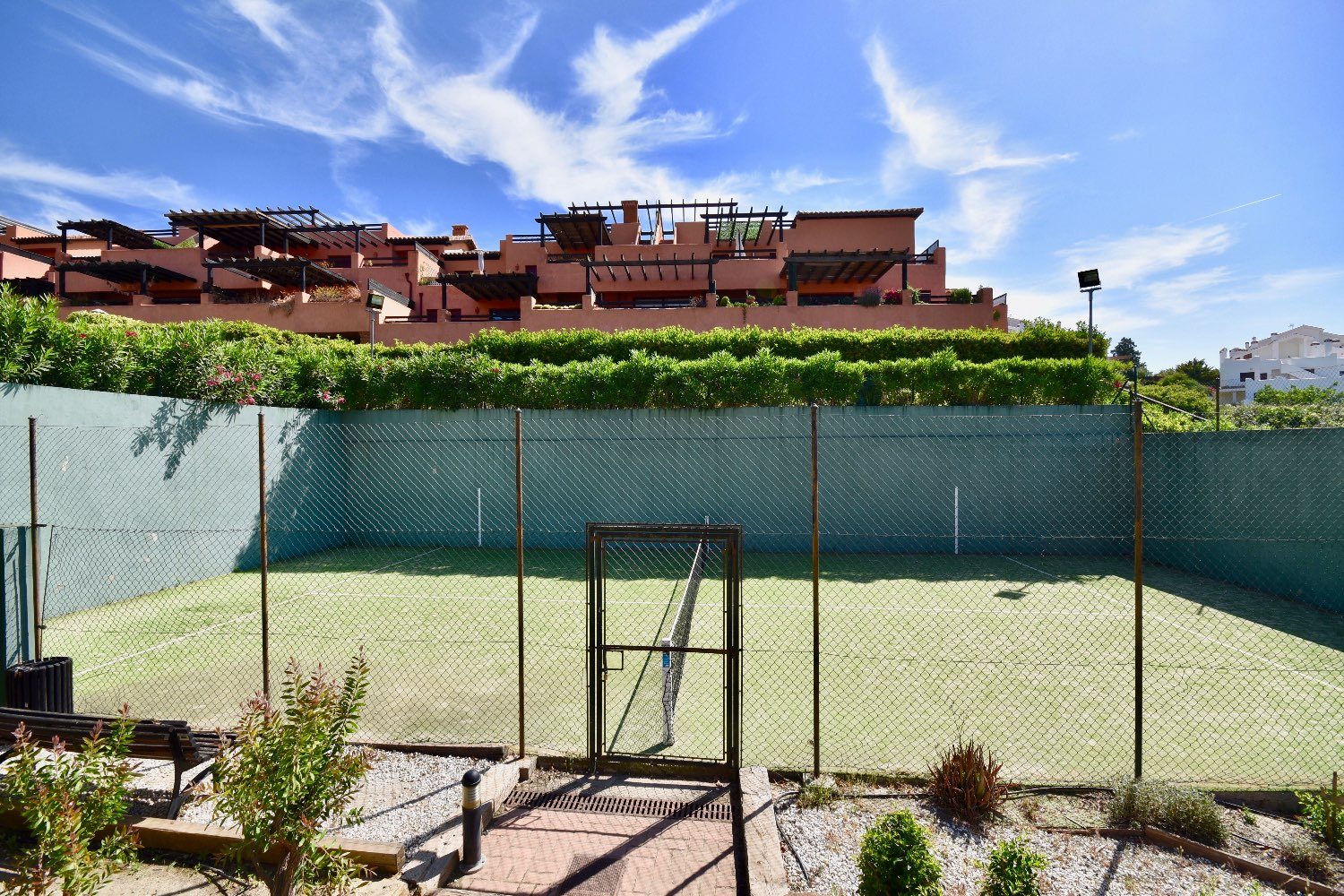 Ground floor apartment with private garden in Casares Golf