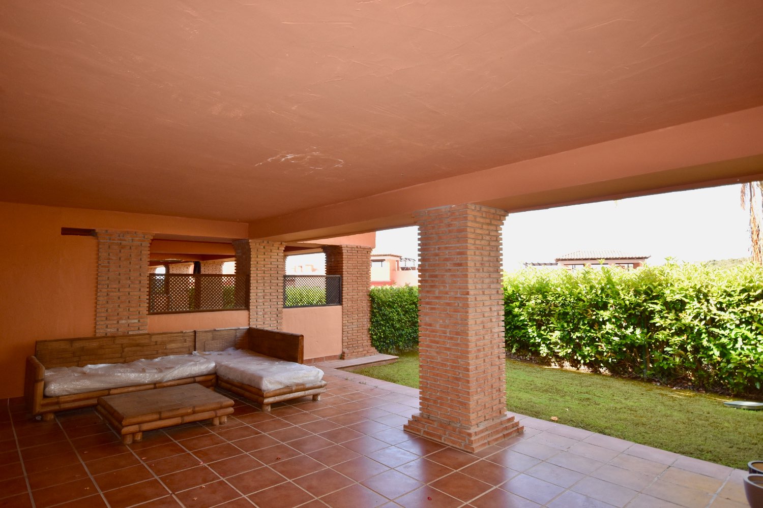 Ground floor apartment with private garden in Casares Golf