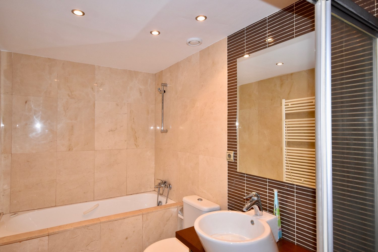 Ground floor apartment with private garden in Casares Golf