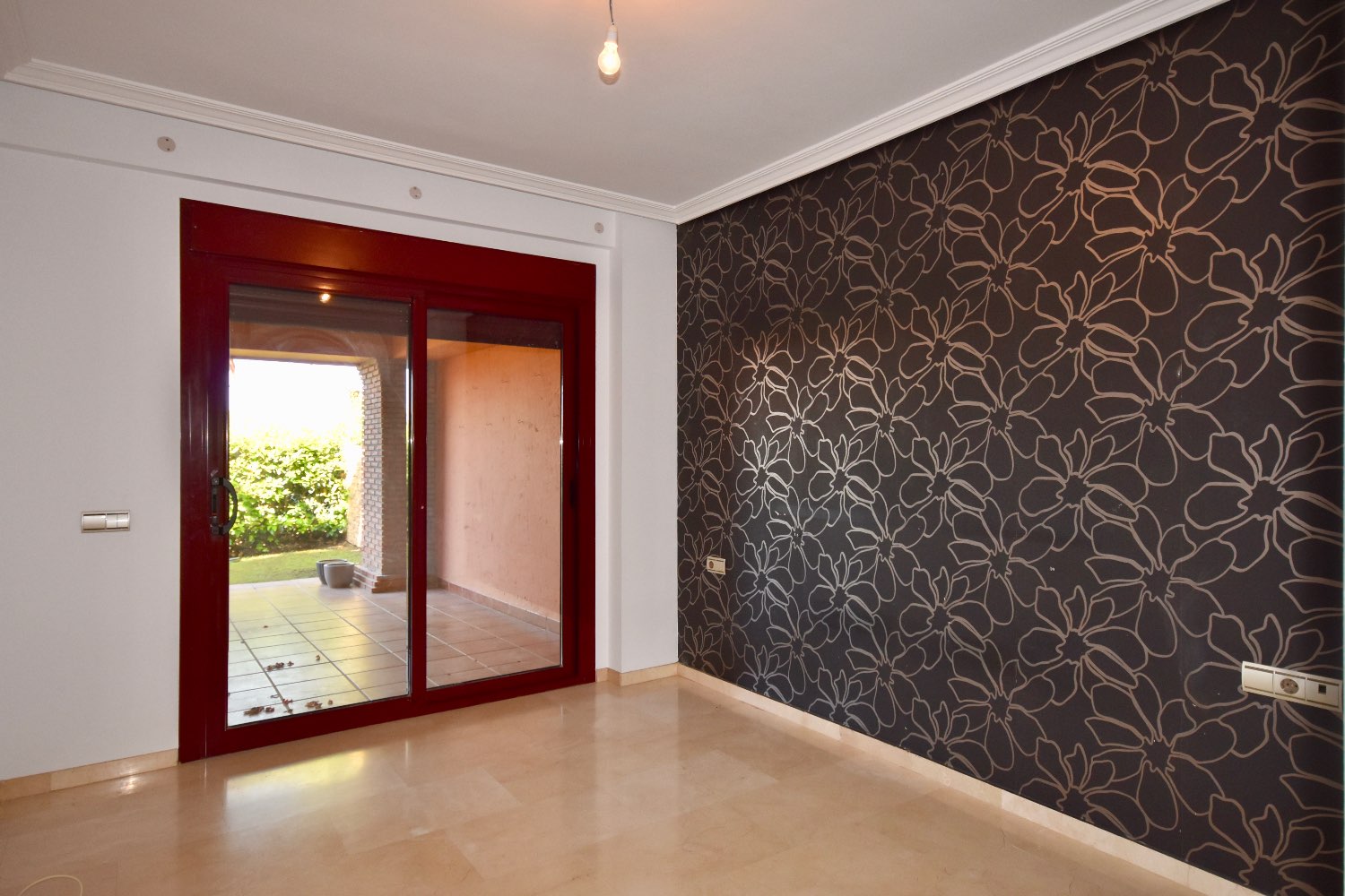 Ground floor apartment with private garden in Casares Golf