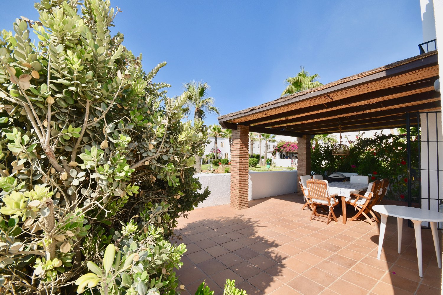 Hoekwoning aan het strand, Casares Costa