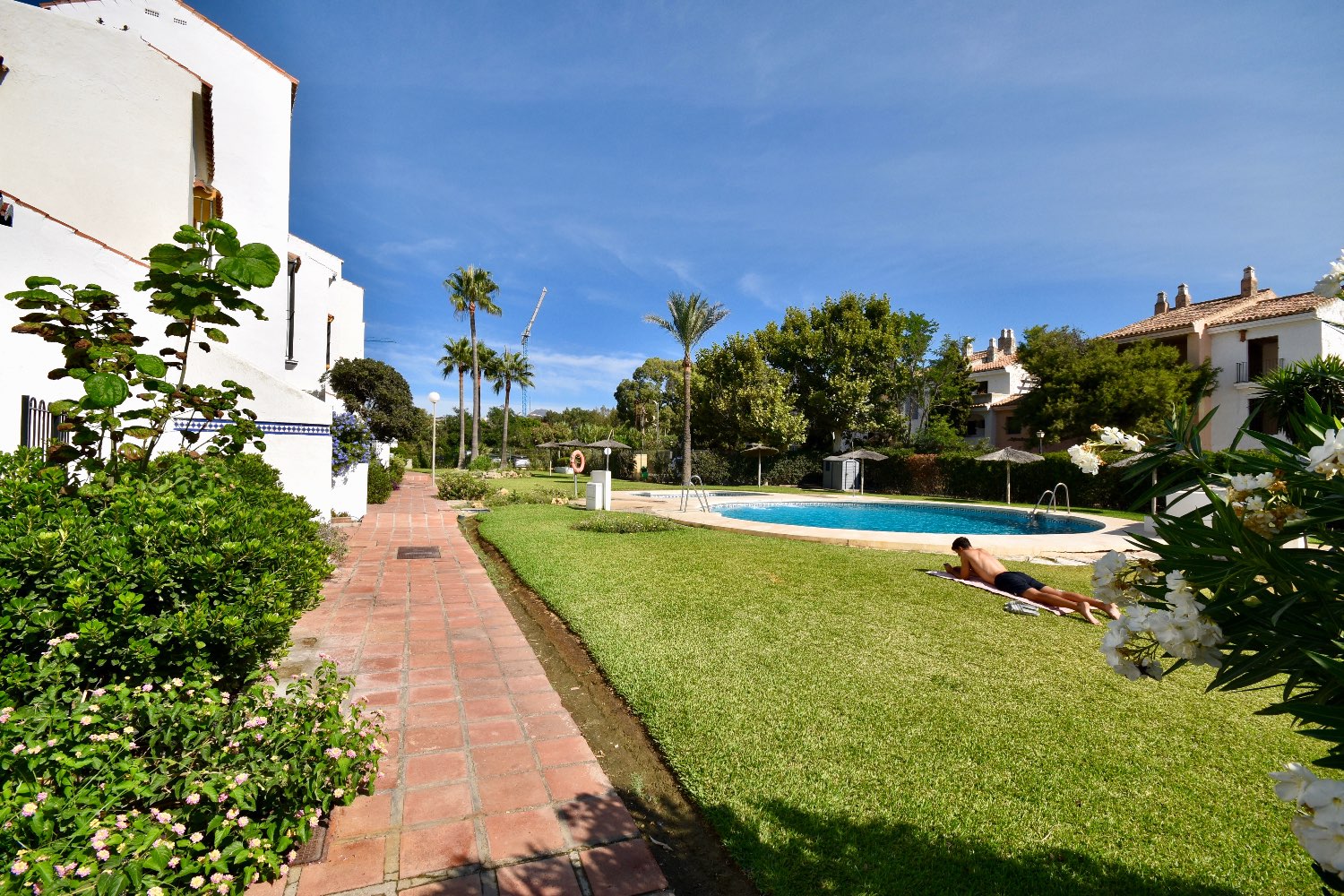 Hjørnerækkehus ved stranden, Casares Costa