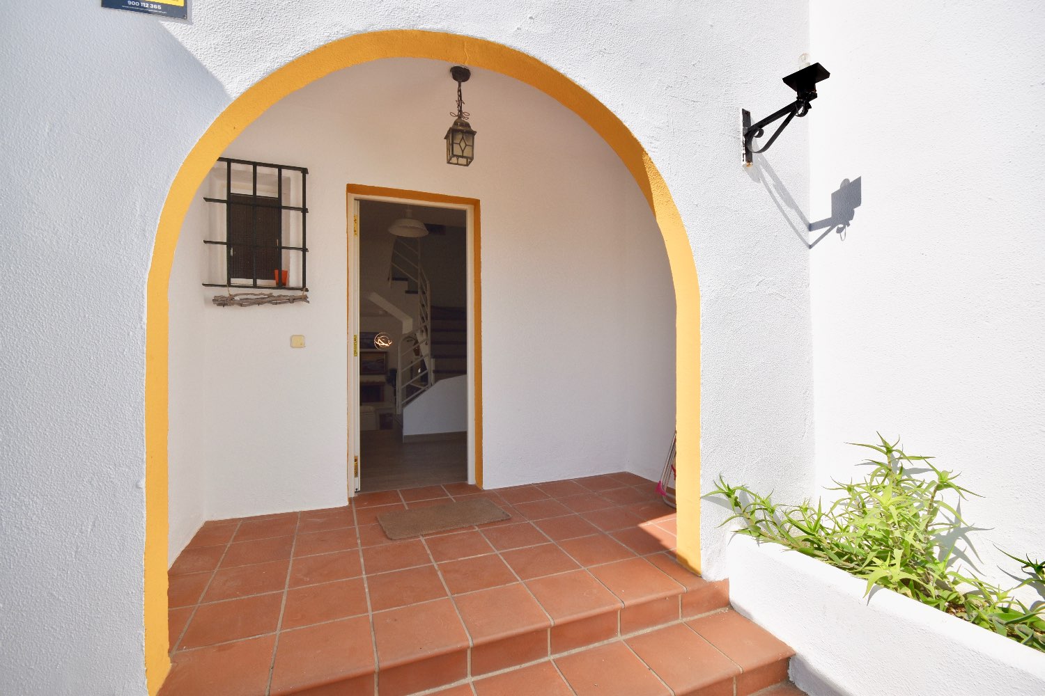 Corner townhouse on the beachfront, Casares Costa