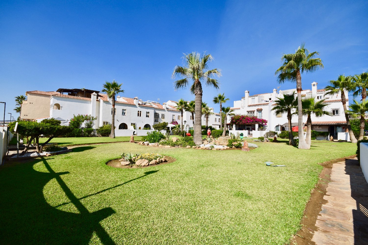 Adosada en  esquina en primera línea de playa, Casares Costa