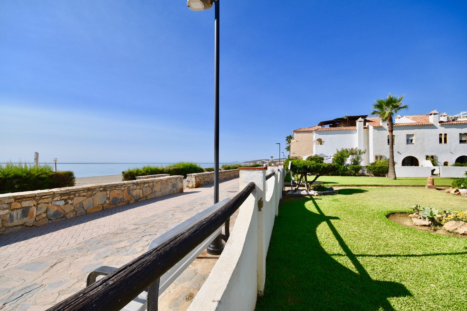 Residenza d'angolo sul lungomare, Casares Costa