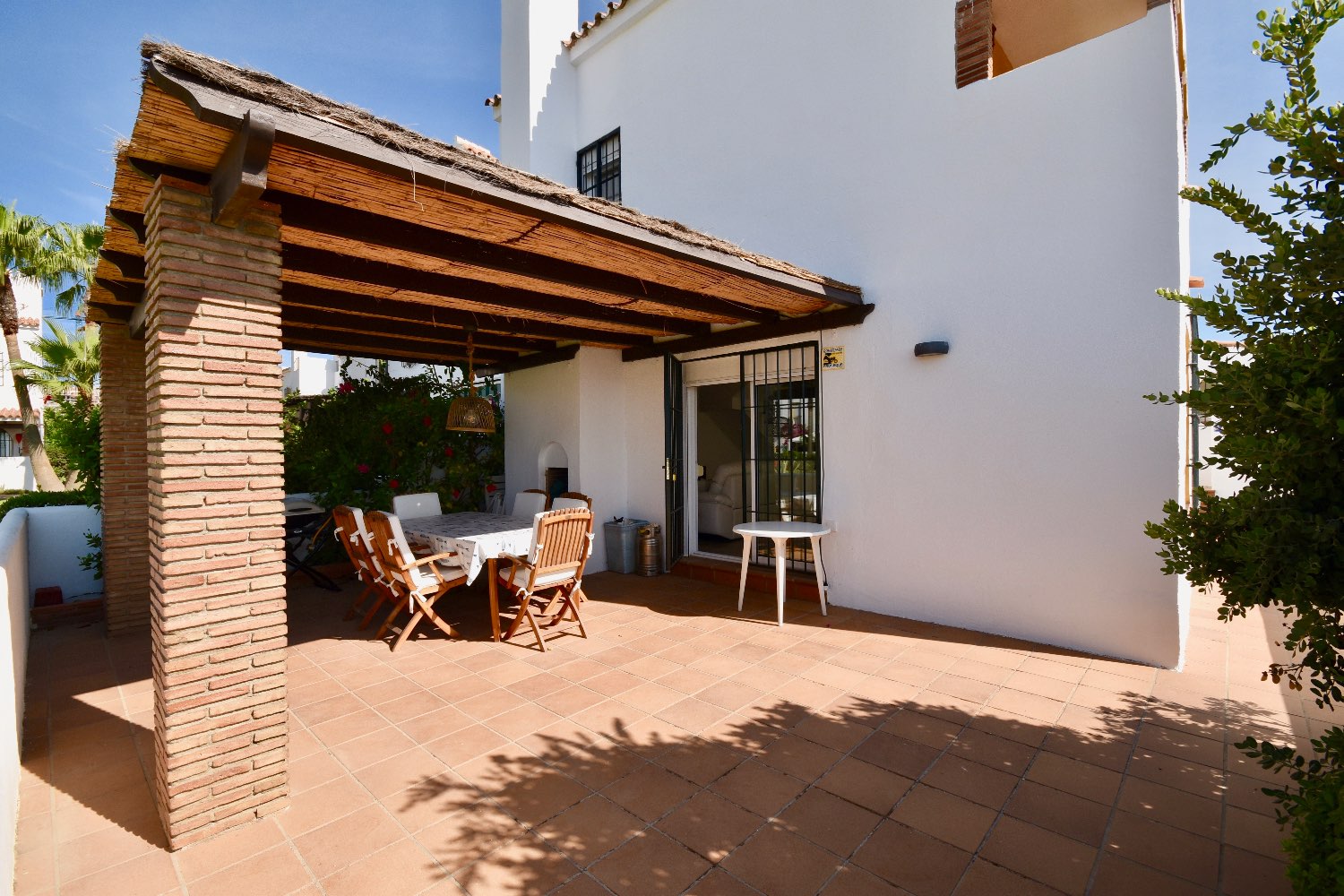 Corner townhouse on the beachfront, Casares Costa