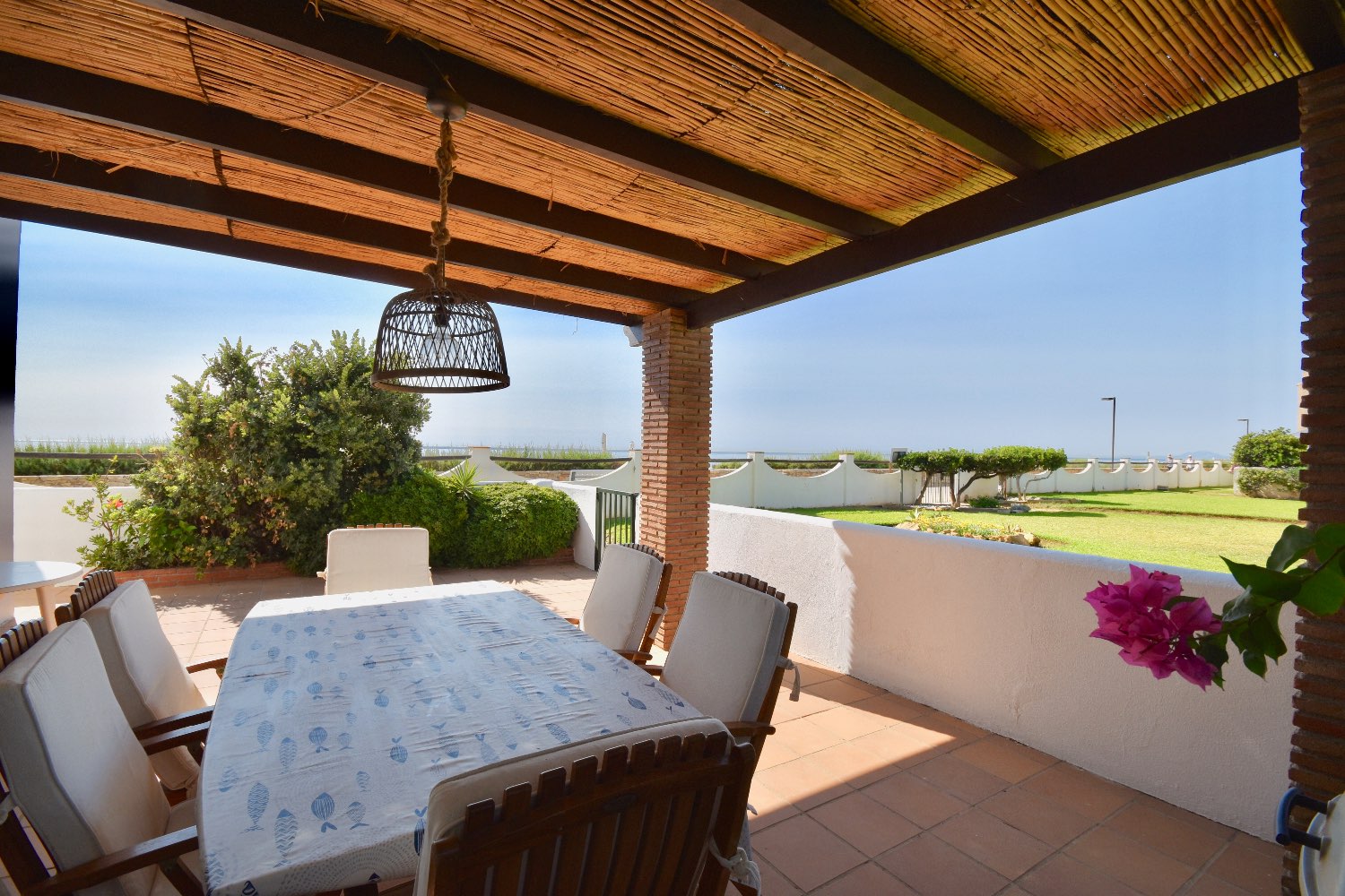 Hoekwoning aan het strand, Casares Costa