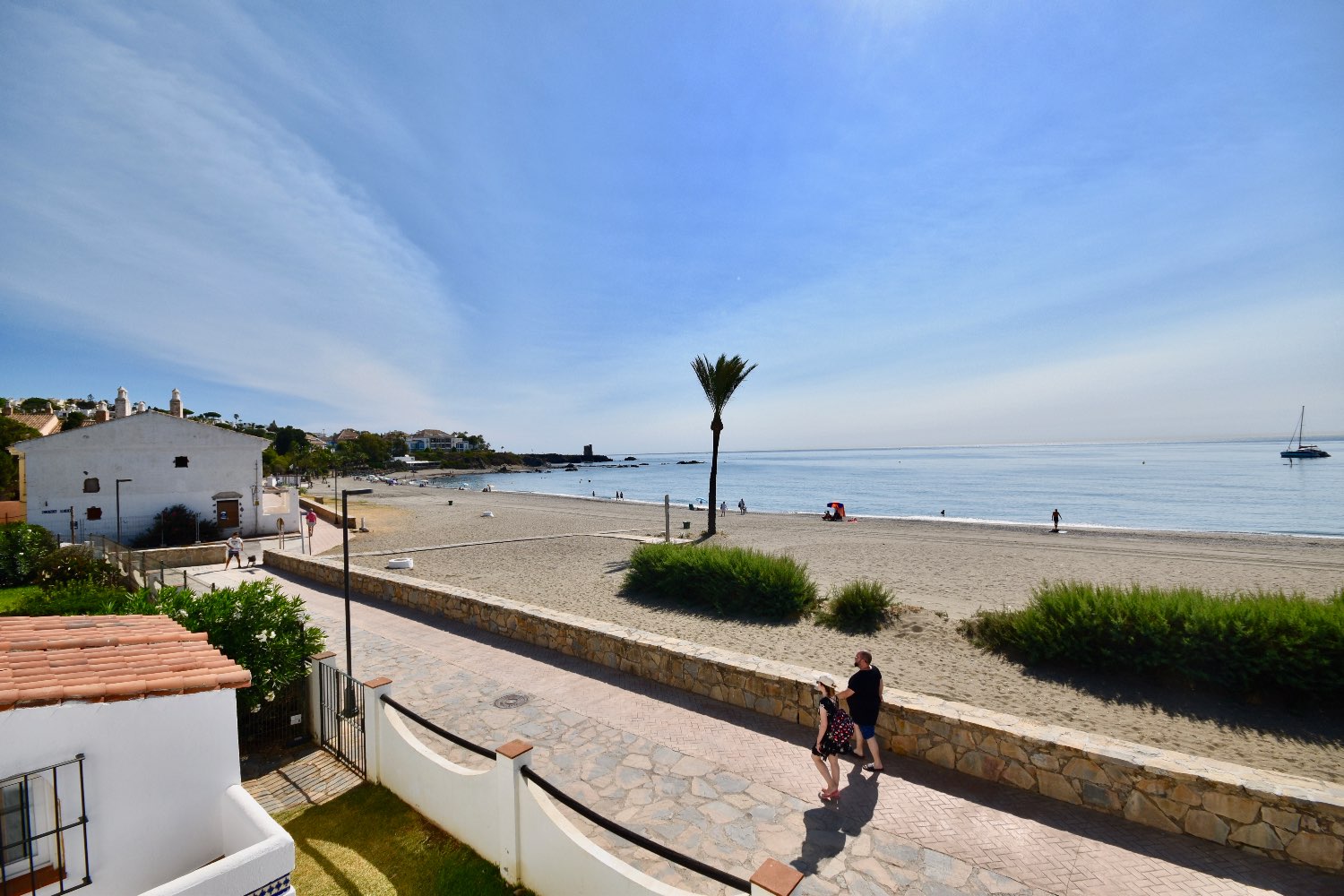 Corner townhouse on the beachfront, Casares Costa