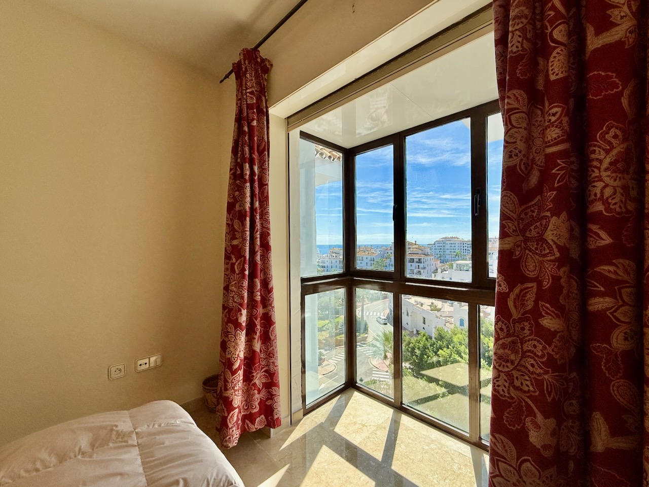 Квартира на продаж в Puerto de la Duquesa (Manilva)