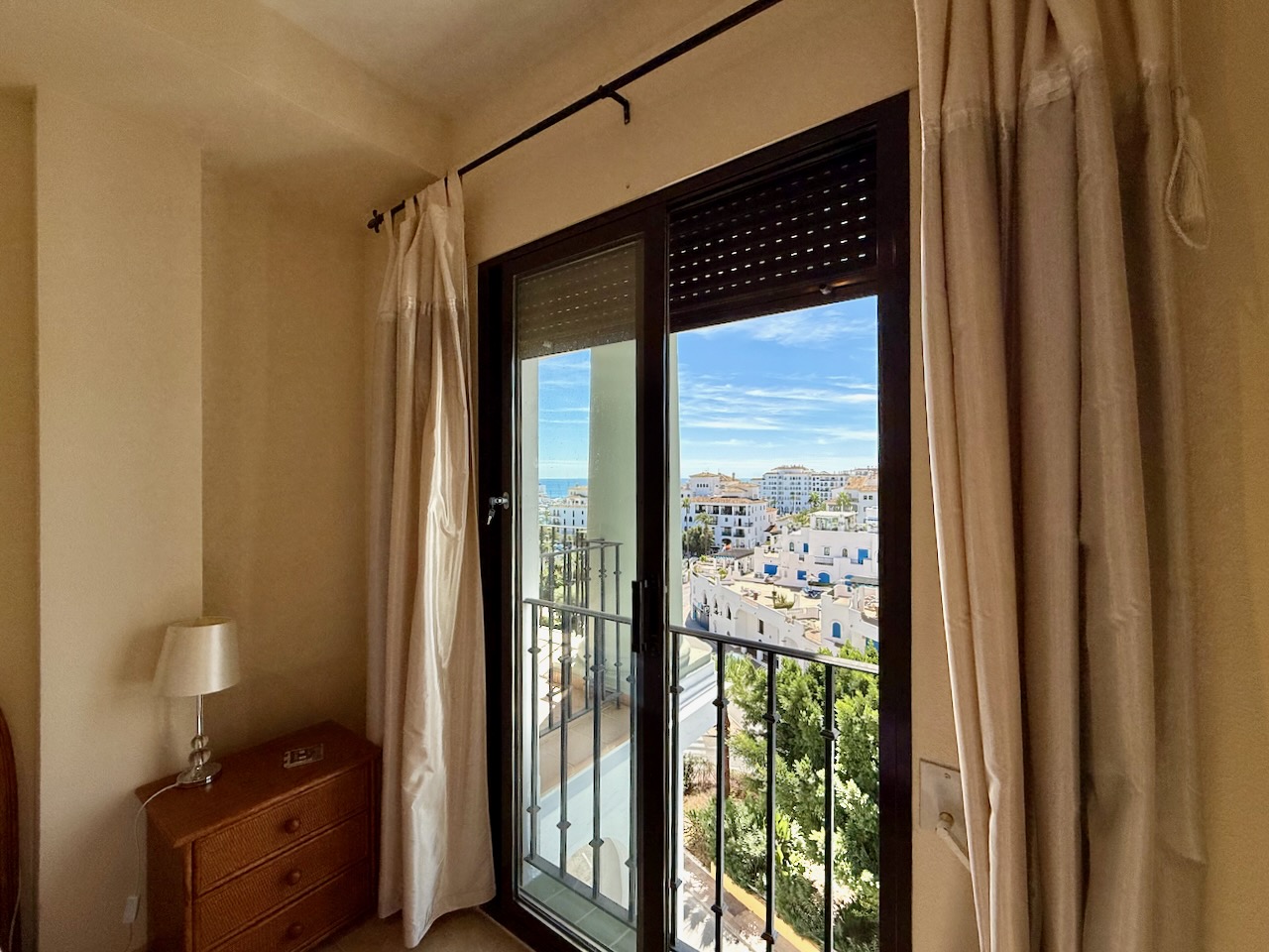 Квартира на продаж в Puerto de la Duquesa (Manilva)