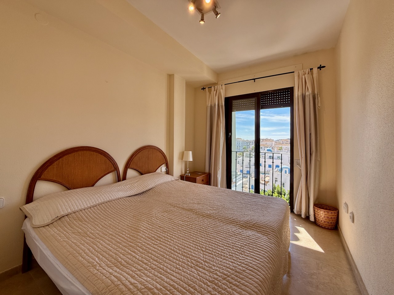 Квартира на продаж в Puerto de la Duquesa (Manilva)