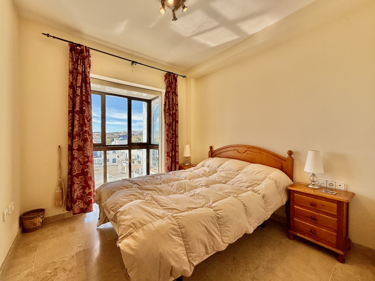 Квартира на продаж в Puerto de la Duquesa (Manilva)