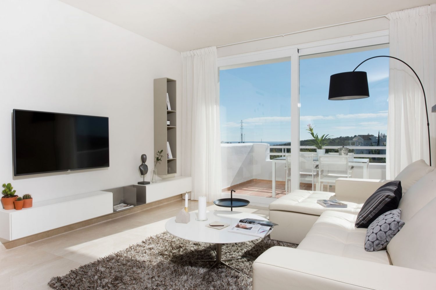 Luxury new built apartments in Alcazaba Lagoon